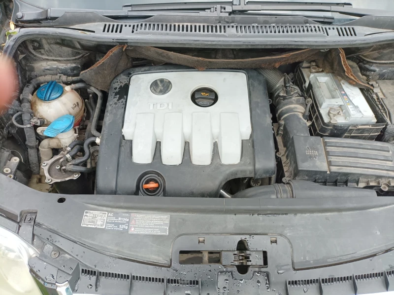 VW Touran 2.0 TDI, снимка 13 - Автомобили и джипове - 52650787