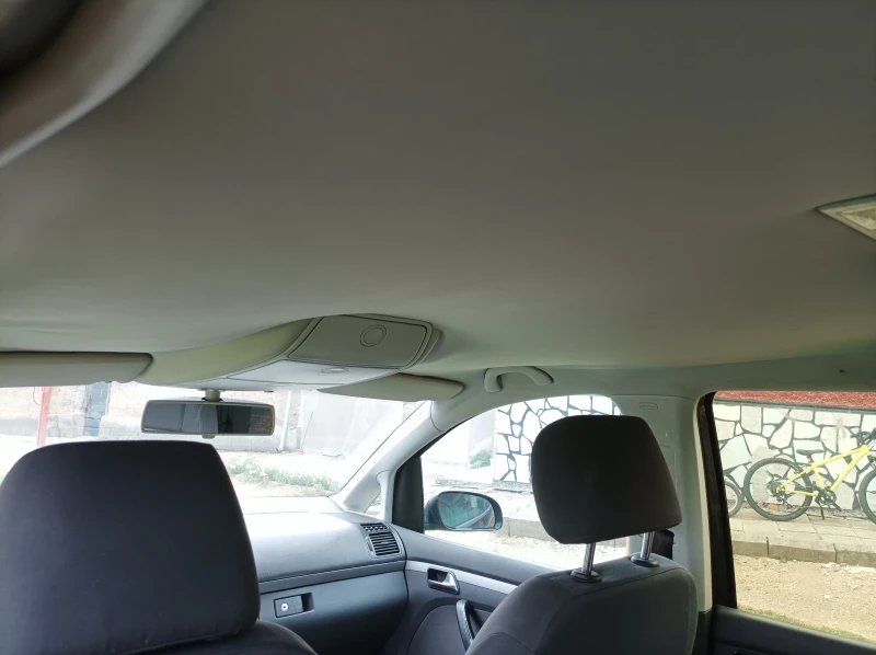 VW Touran 2.0 TDI, снимка 7 - Автомобили и джипове - 52650787