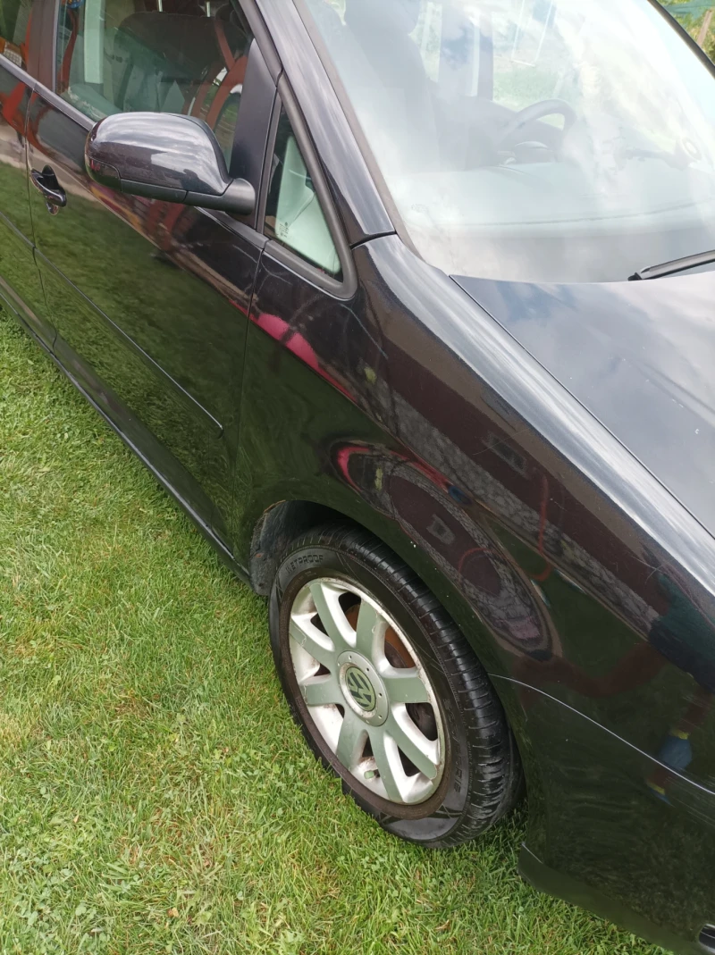 VW Touran 2.0 TDI, снимка 15 - Автомобили и джипове - 52650787