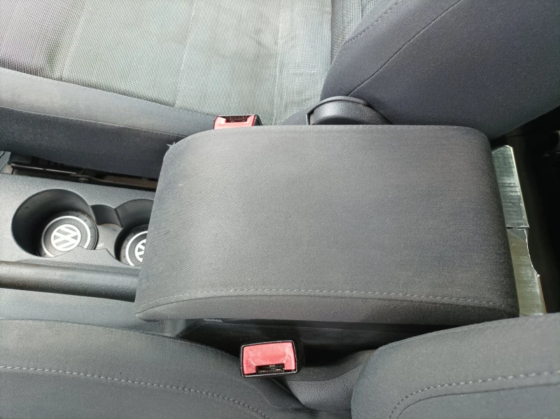 VW Touran 2.0 TDI, снимка 4 - Автомобили и джипове - 52650787