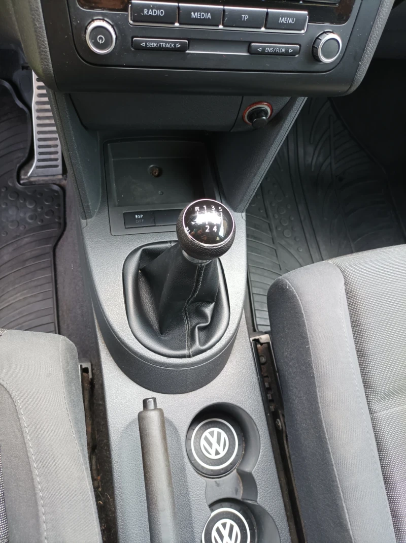 VW Touran 2.0 TDI, снимка 3 - Автомобили и джипове - 52650787