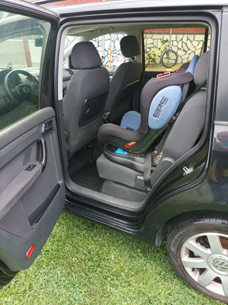 VW Touran 2.0 TDI, снимка 9 - Автомобили и джипове - 52650787