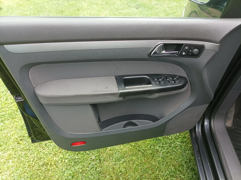 VW Touran 2.0 TDI, снимка 2 - Автомобили и джипове - 52650787