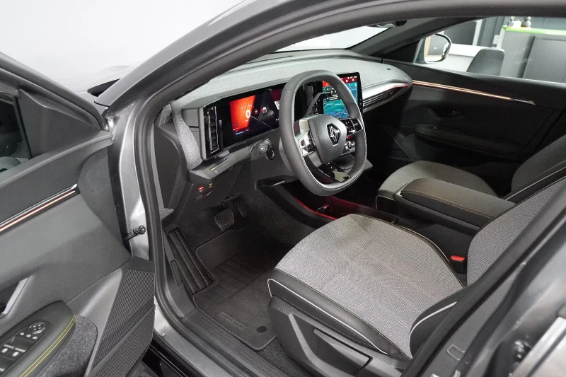 Renault Megane EV60/TECHNO/218HP/NAVI/CAM/KLESS/AMBI/CPLAY/330g, снимка 8 - Автомобили и джипове - 51735650