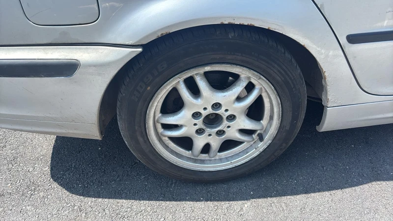 BMW 320, снимка 15 - Автомобили и джипове - 52496226