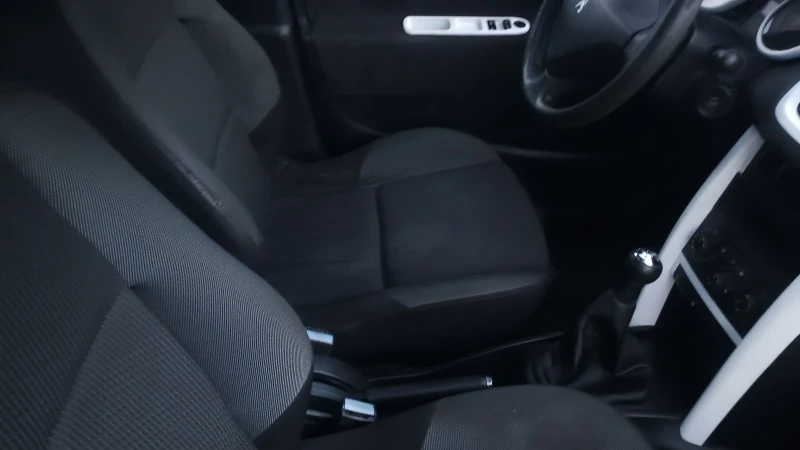 Peugeot 207 1.4 й газ, снимка 4 - Автомобили и джипове - 52682833