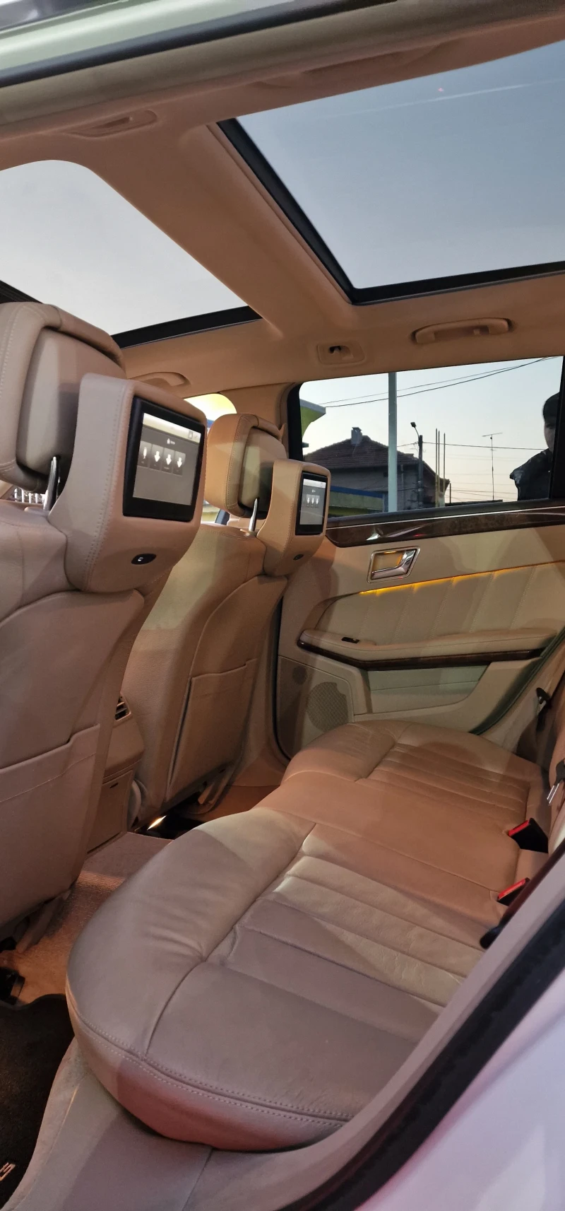 Mercedes-Benz E 300, снимка 3 - Автомобили и джипове - 52904831