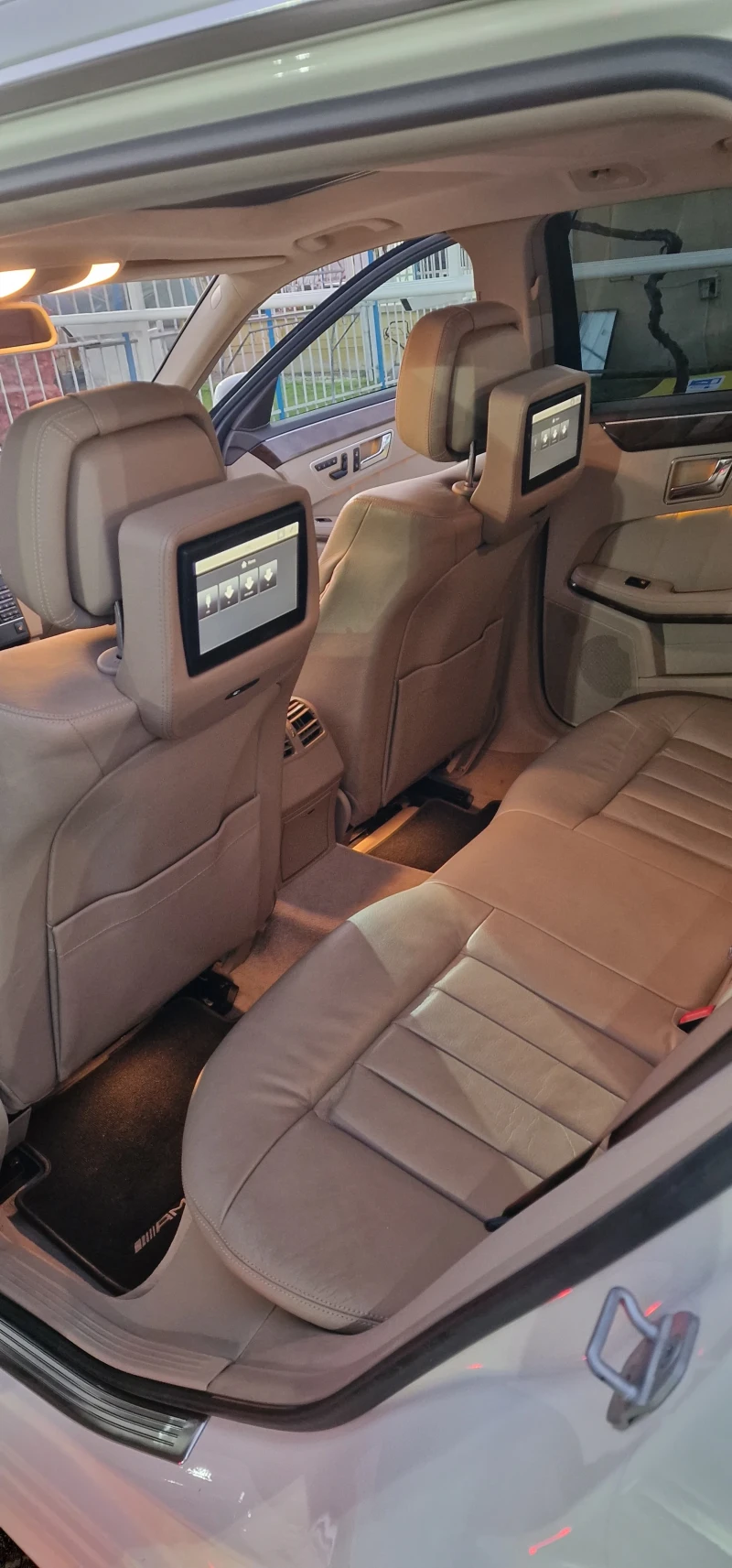 Mercedes-Benz E 300, снимка 7 - Автомобили и джипове - 52904831