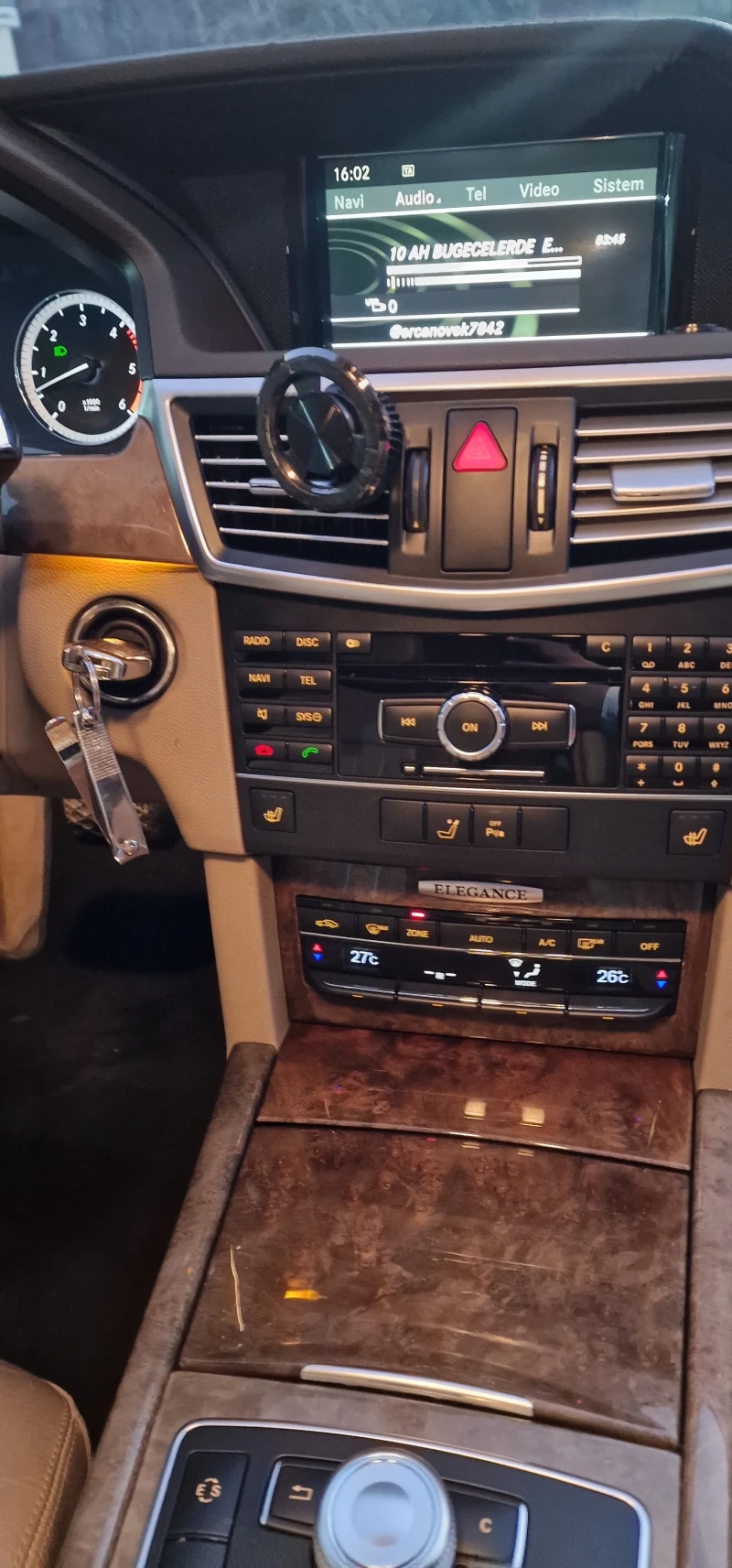 Mercedes-Benz E 300, снимка 16 - Автомобили и джипове - 52904831