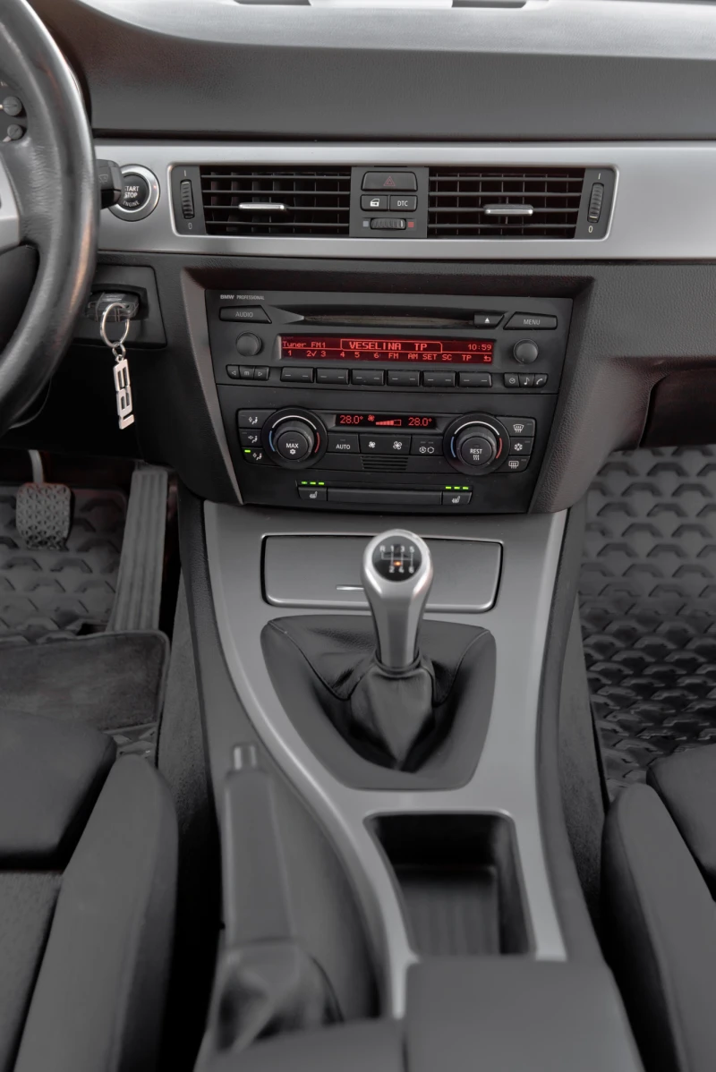 BMW 320 d 163ks 6sk., снимка 14 - Автомобили и джипове - 52952054