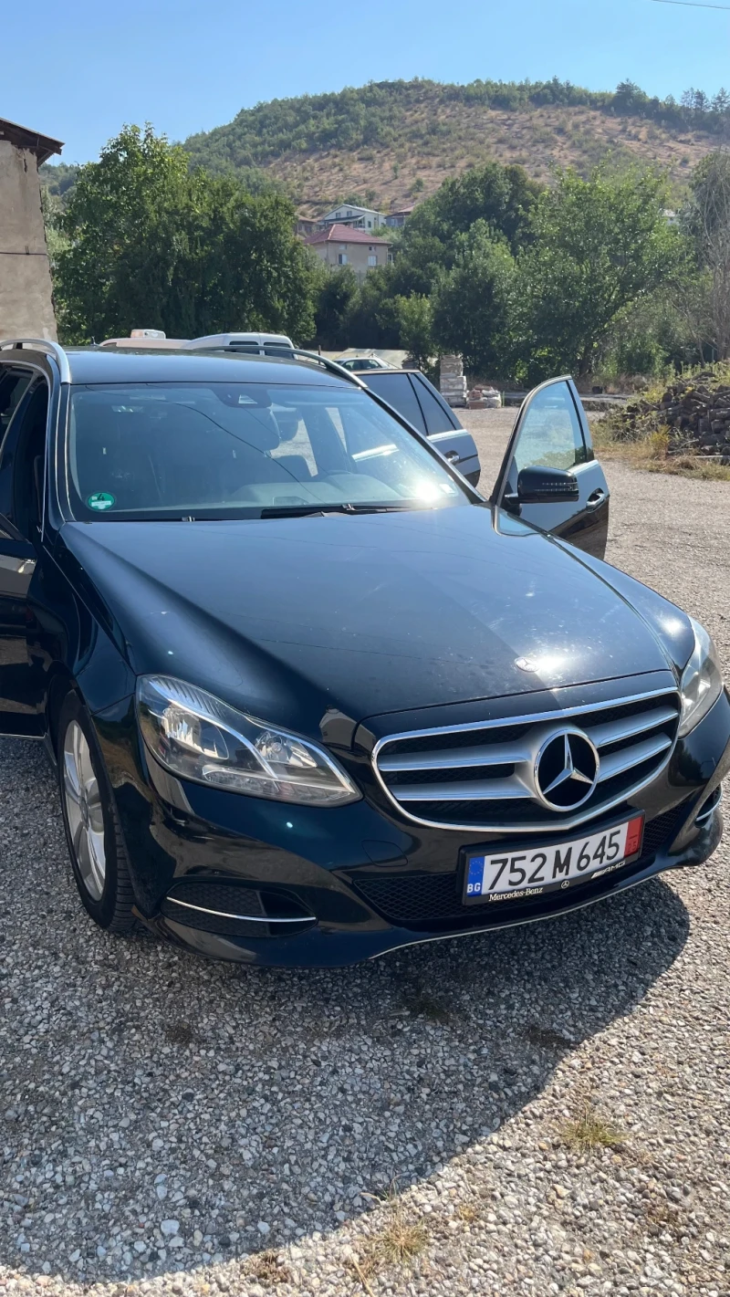 Mercedes-Benz E 220, снимка 4 - Автомобили и джипове - 53262335