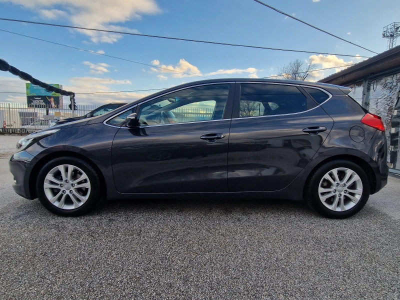 Kia Ceed 1.6i КАМЕРА/НАВИ/ДИГИТАЛ/САМОПАРКИРАНЕ/ЛАНЕ/КЕЙЛЕС, снимка 6 - Автомобили и джипове - 53420902
