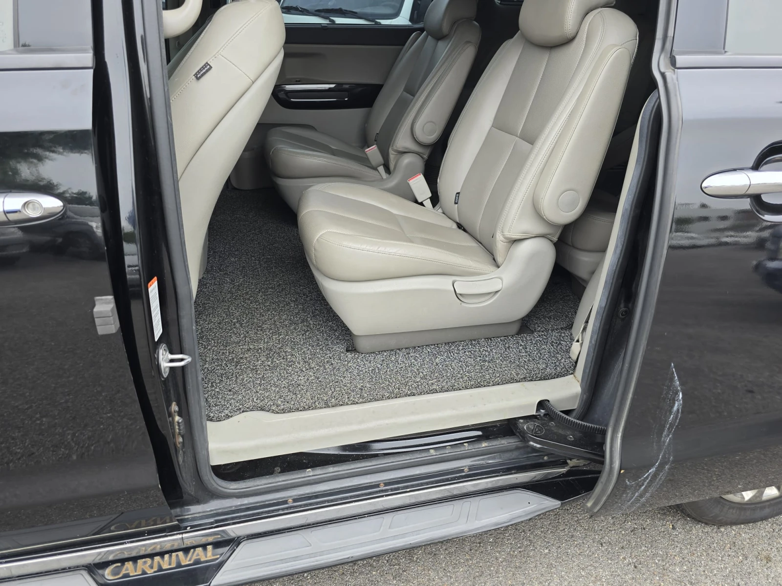 Kia Carnival 2.2CRDI ОЧАКВАН ВНОС ТОП СЪСТОЯНИЕ !!!!  - изображение 9