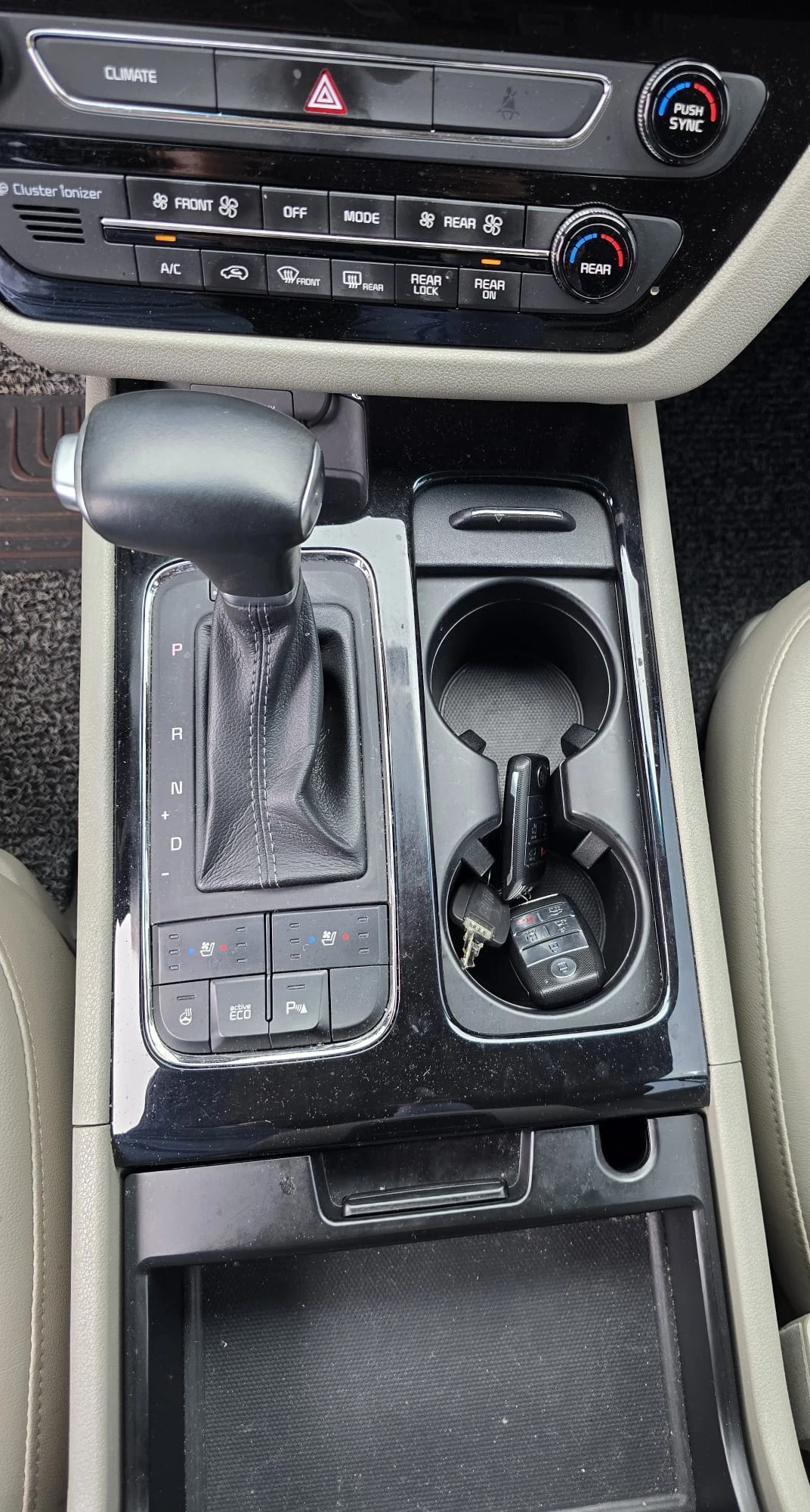 Kia Carnival 2.2CRDI ОЧАКВАН ВНОС ТОП СЪСТОЯНИЕ !!!!  - изображение 6