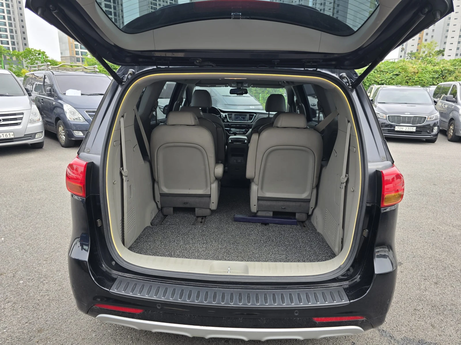Kia Carnival 2.2CRDI ОЧАКВАН ВНОС ТОП СЪСТОЯНИЕ !!!!  - изображение 5