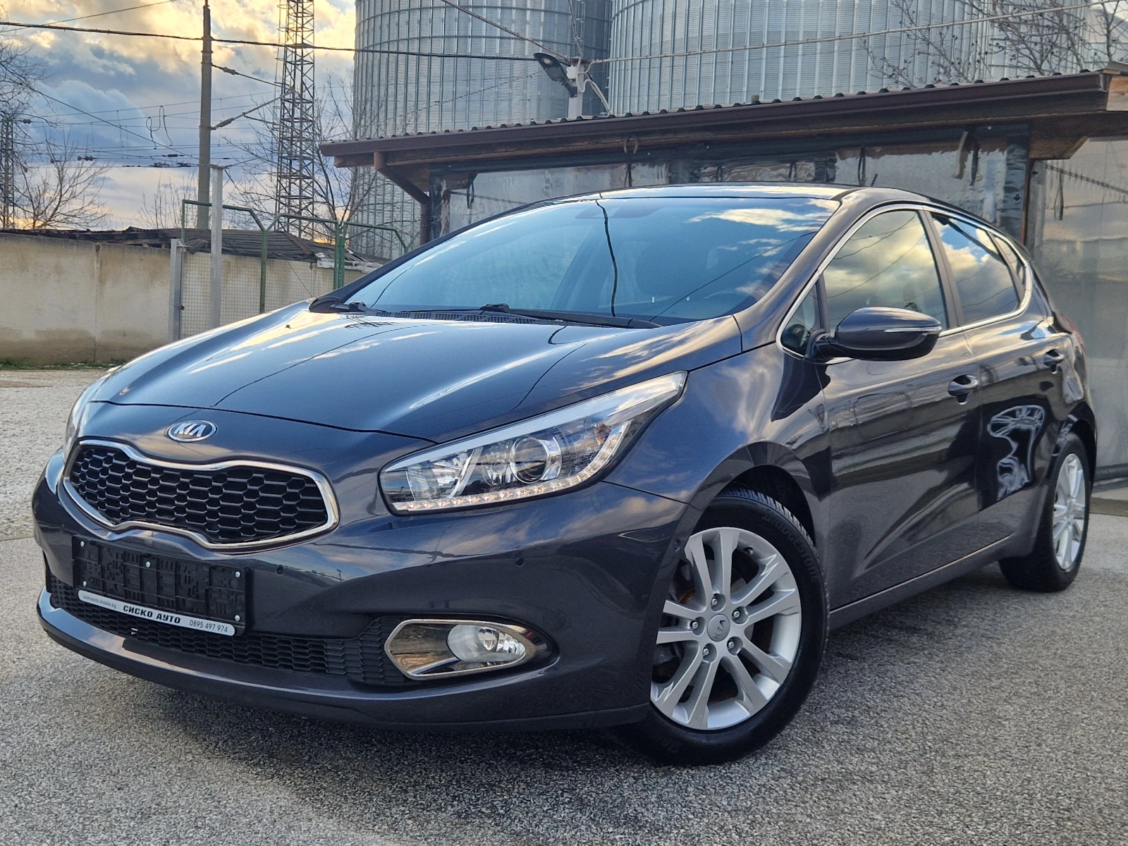 Kia Ceed 1.6i КАМЕРА/НАВИ/ДИГИТАЛ/САМОПАРКИРАНЕ/ЛАНЕ/КЕЙЛЕС - изображение 3