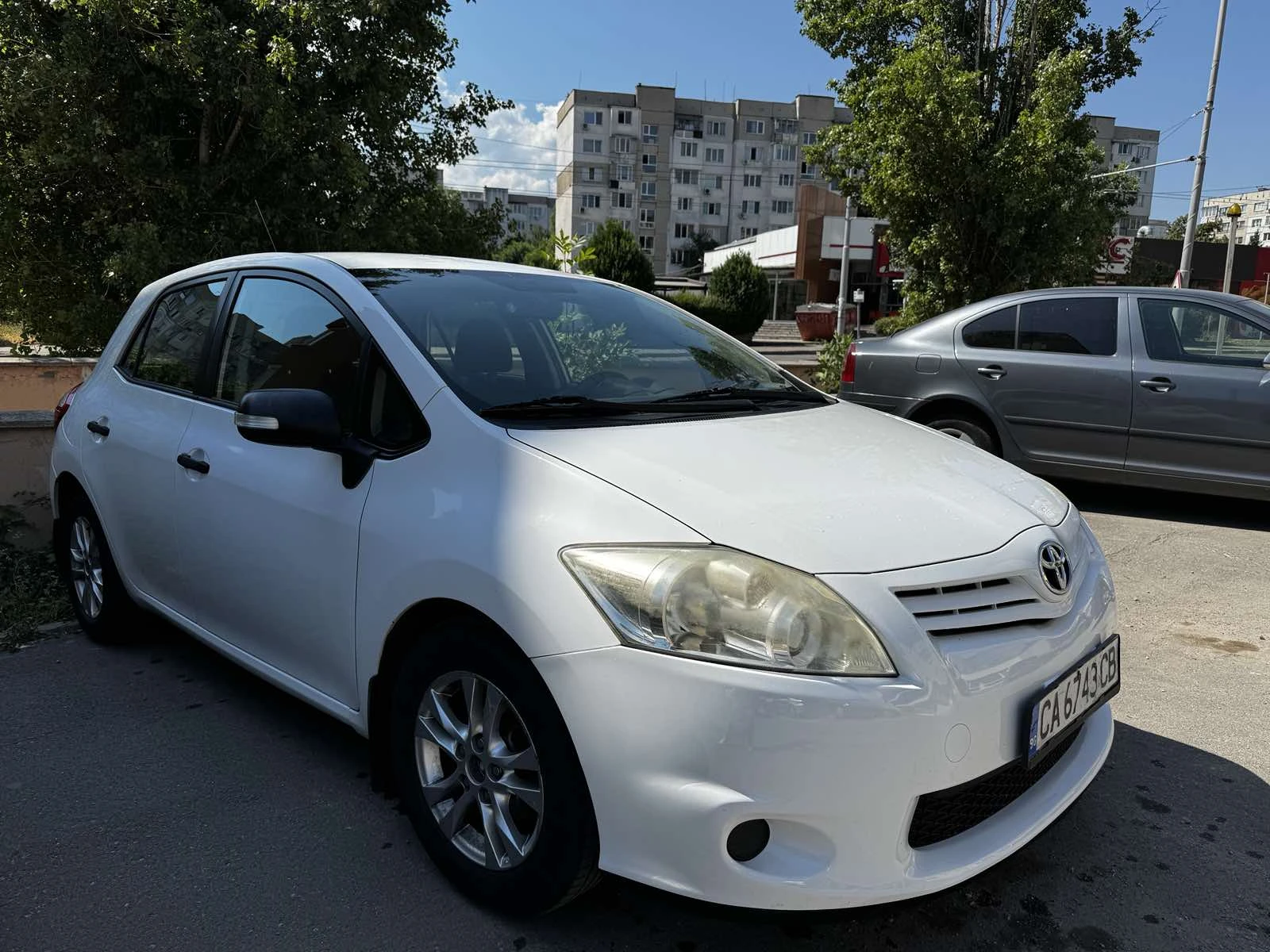 Toyota Auris, снимка 2 - Автомобили и джипове - 53691252