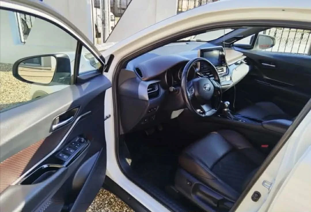 Toyota C-HR Hybrid , снимка 5 - Автомобили и джипове - 53731257