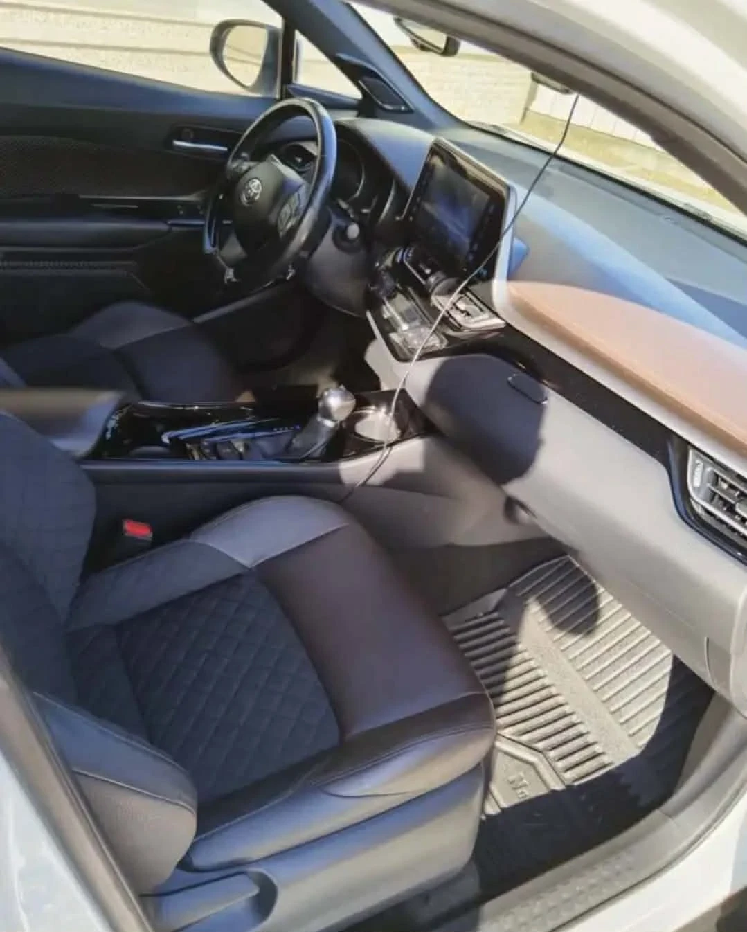 Toyota C-HR Hybrid , снимка 4 - Автомобили и джипове - 53731257