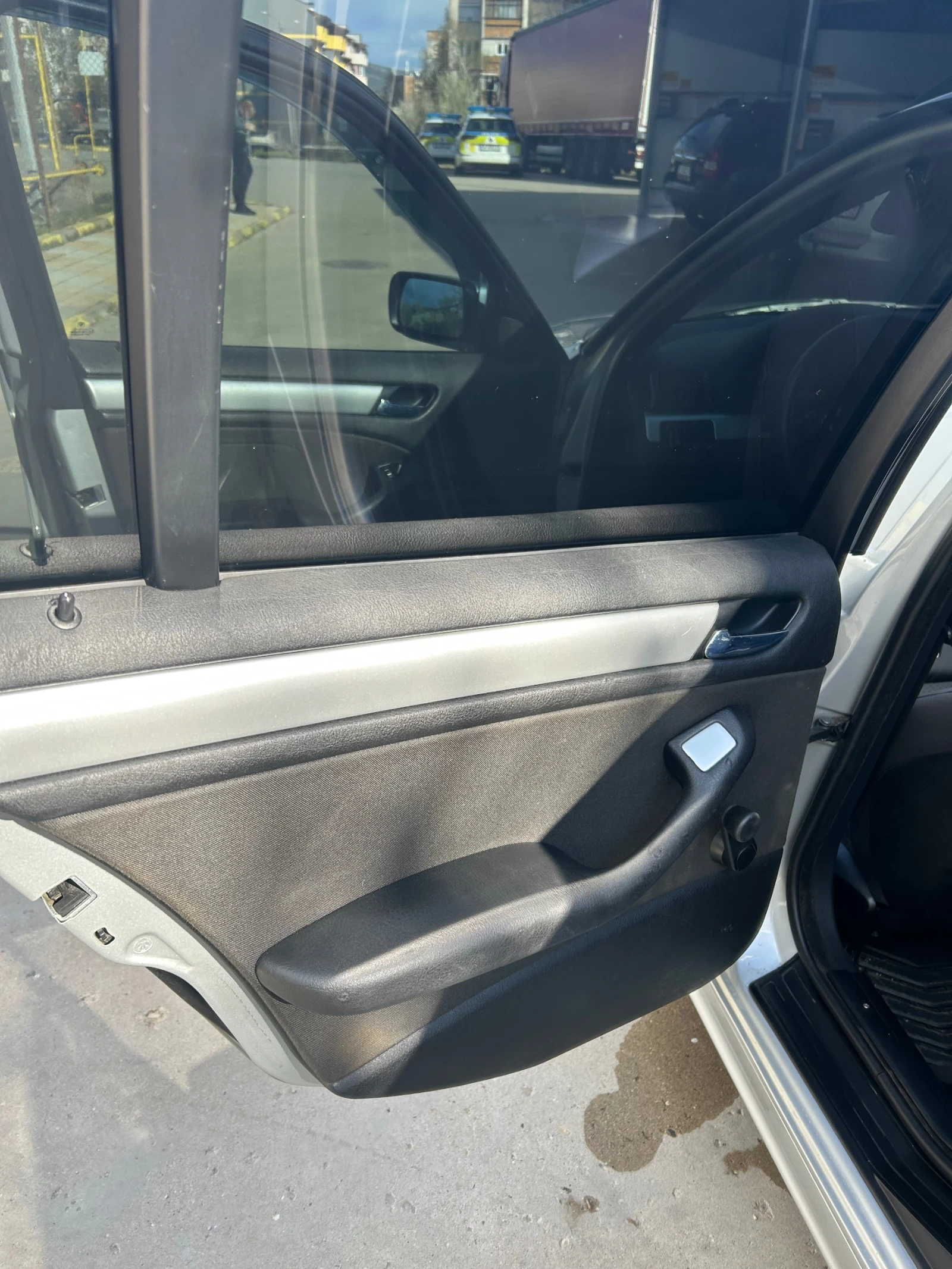 BMW 320 Комби, снимка 6 - Автомобили и джипове - 54150531