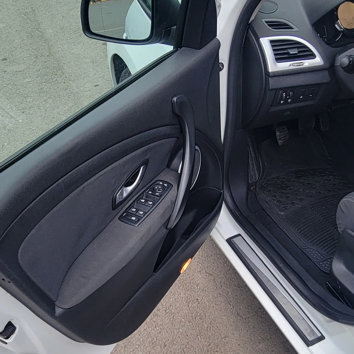 Renault Megane 1.9  131к.с 6 скор., снимка 7 - Автомобили и джипове - 54278337