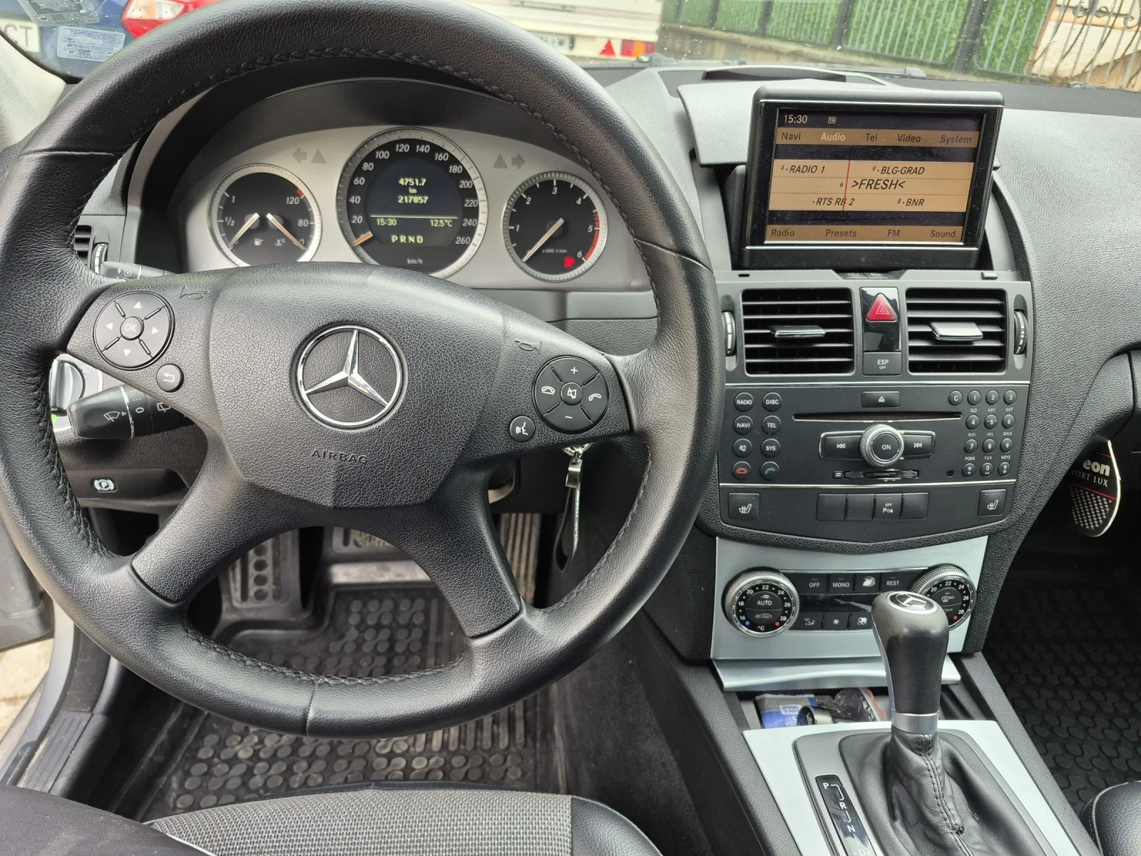 Mercedes-Benz C 320, снимка 8 - Автомобили и джипове - 54586557