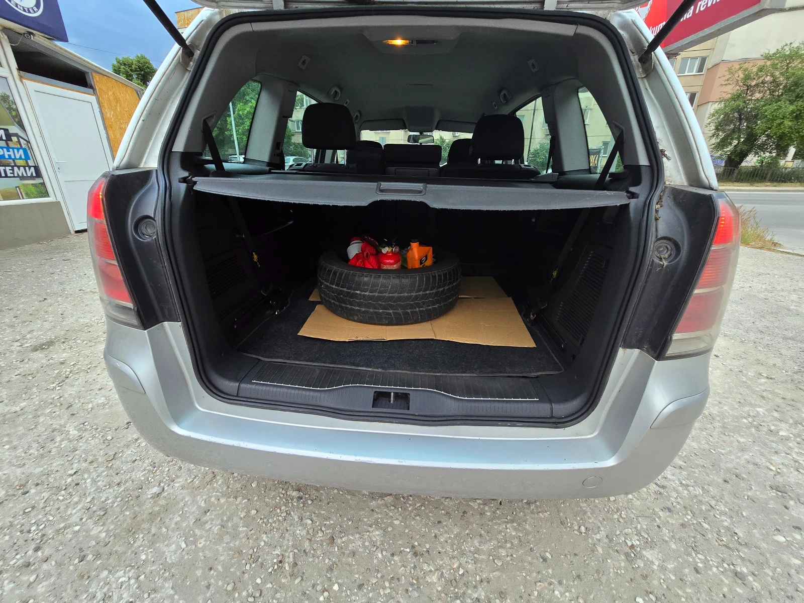 Opel Zafira 1.9 CDI, снимка 4 - Автомобили и джипове - 54758149