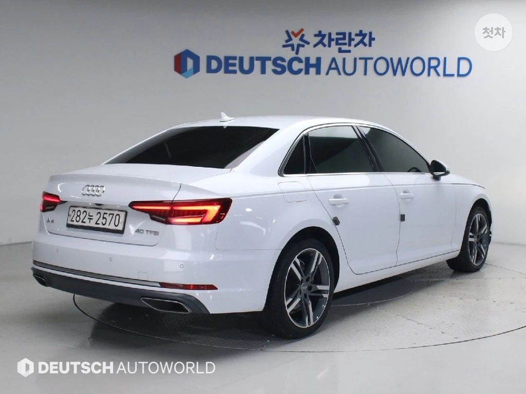 Audi A4 40TFSI TECHNIK HEAD UP/PANORAMA/360CAM/, снимка 2 - Автомобили и джипове - 55404266