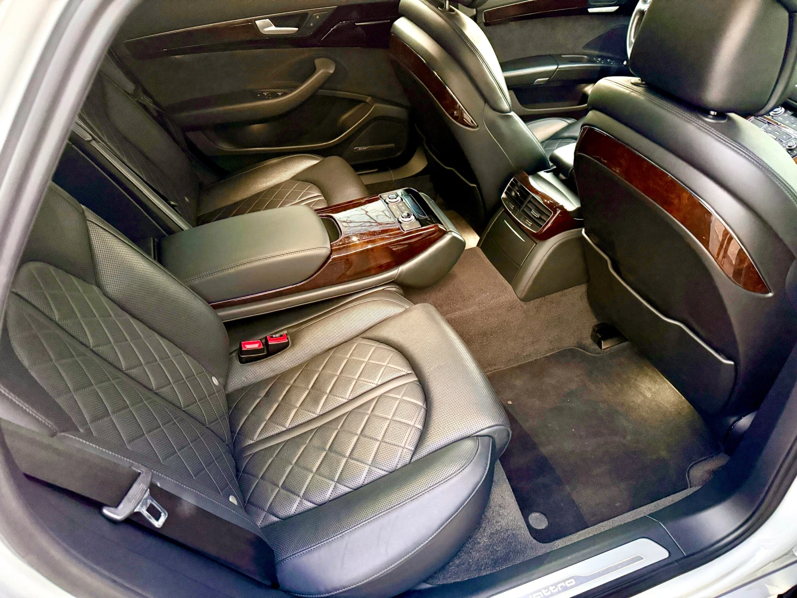 Audi A8 4.0T Sport, снимка 11 - Автомобили и джипове - 55468297
