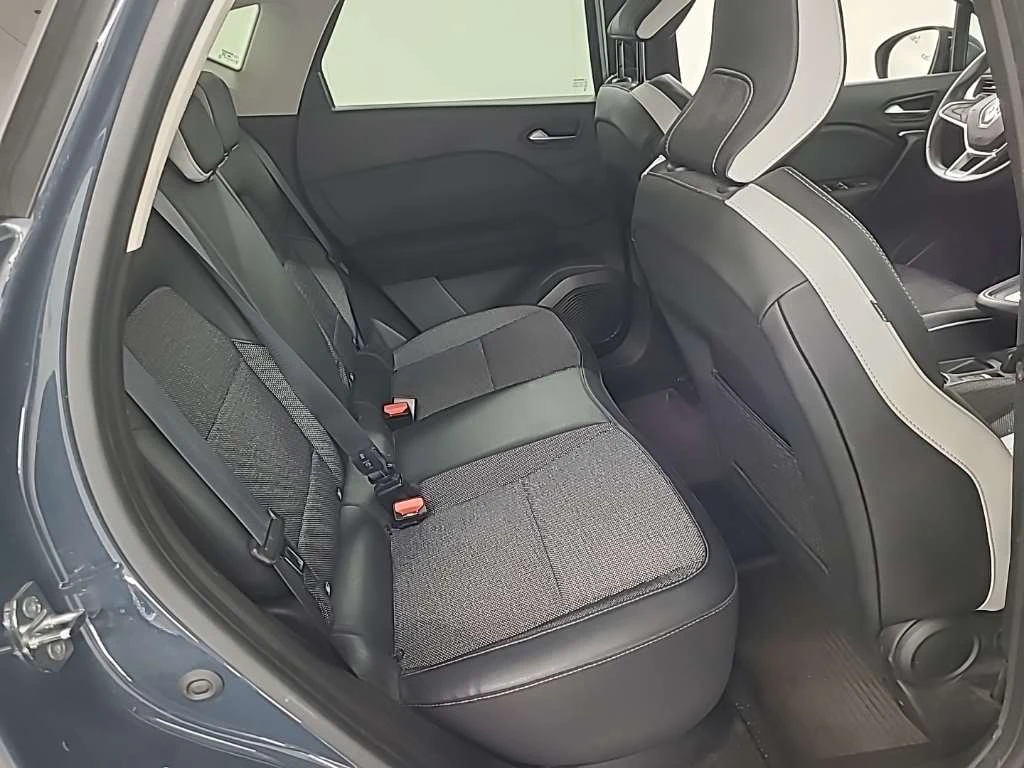 Renault Captur 1.6 Intens, снимка 8 - Автомобили и джипове - 56517698