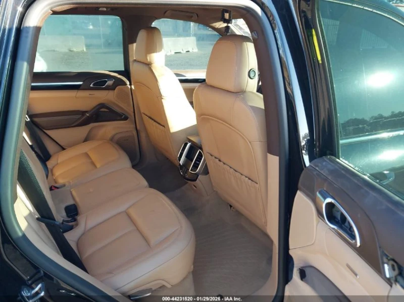 Porsche Cayenne E-Hybrid S Platinum Edition, снимка 8 - Автомобили и джипове - 53483693