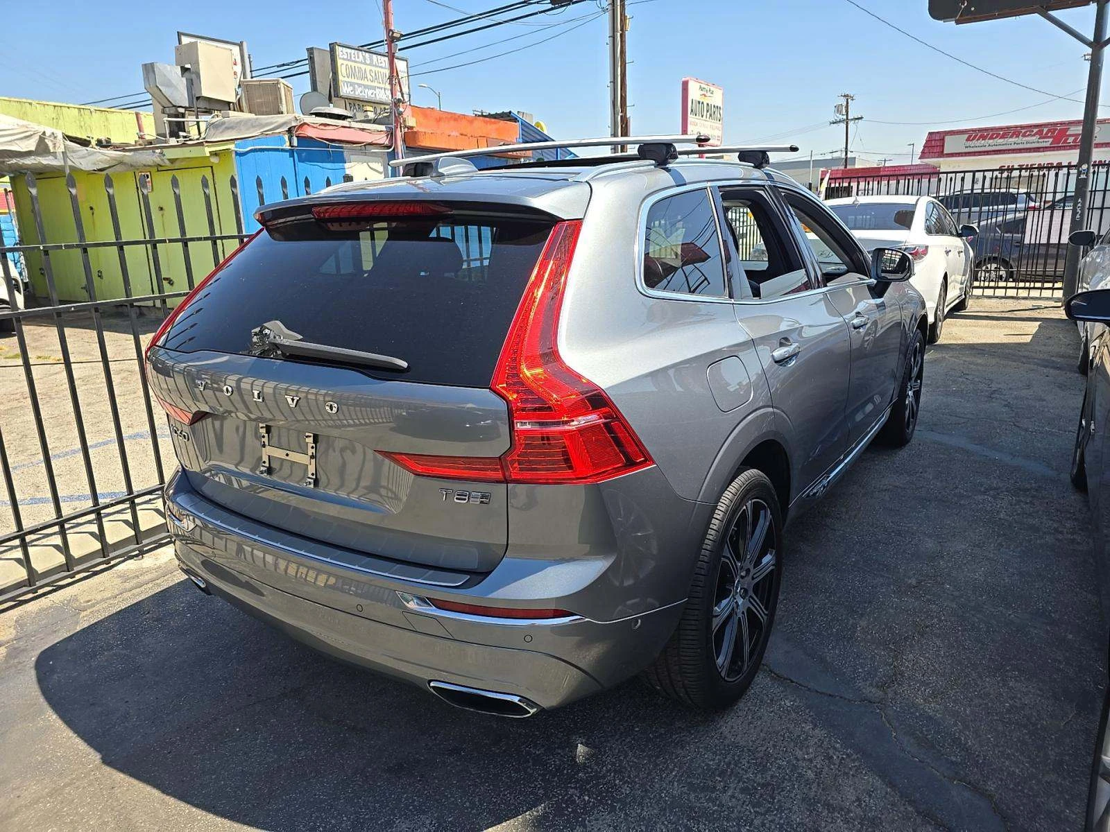 Volvo XC60 Plug-In Hybrid T8 Inscription - изображение 4