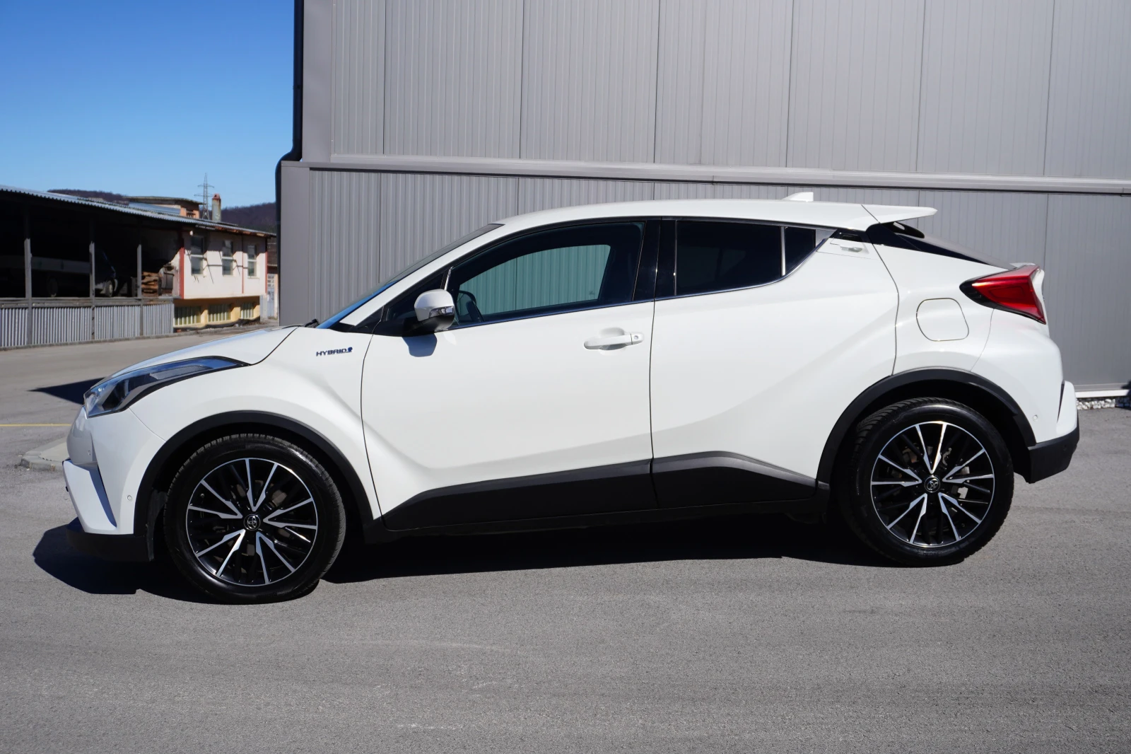 Toyota C-HR Hybrid Lounge, БЯЛА ПЕРЛА/БЕЗУПРЕЧЕН!!, снимка 2 - Автомобили и джипове - 53447323