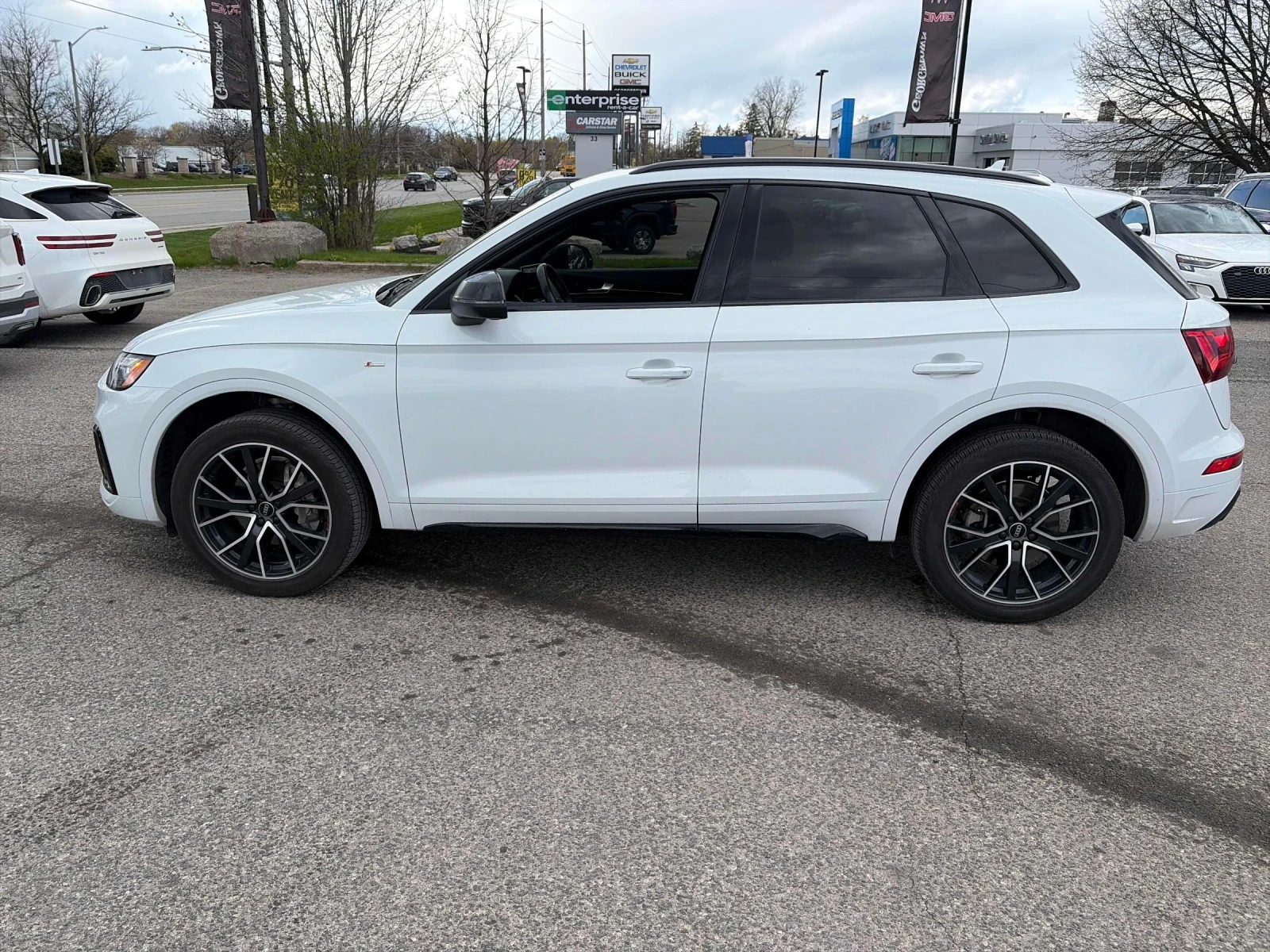 Audi Q5 CARFAX * АВТОКРЕДИТ * ПРОГНОЗНА ЦЕНА ДО БГ, снимка 4 - Автомобили и джипове - 54486827