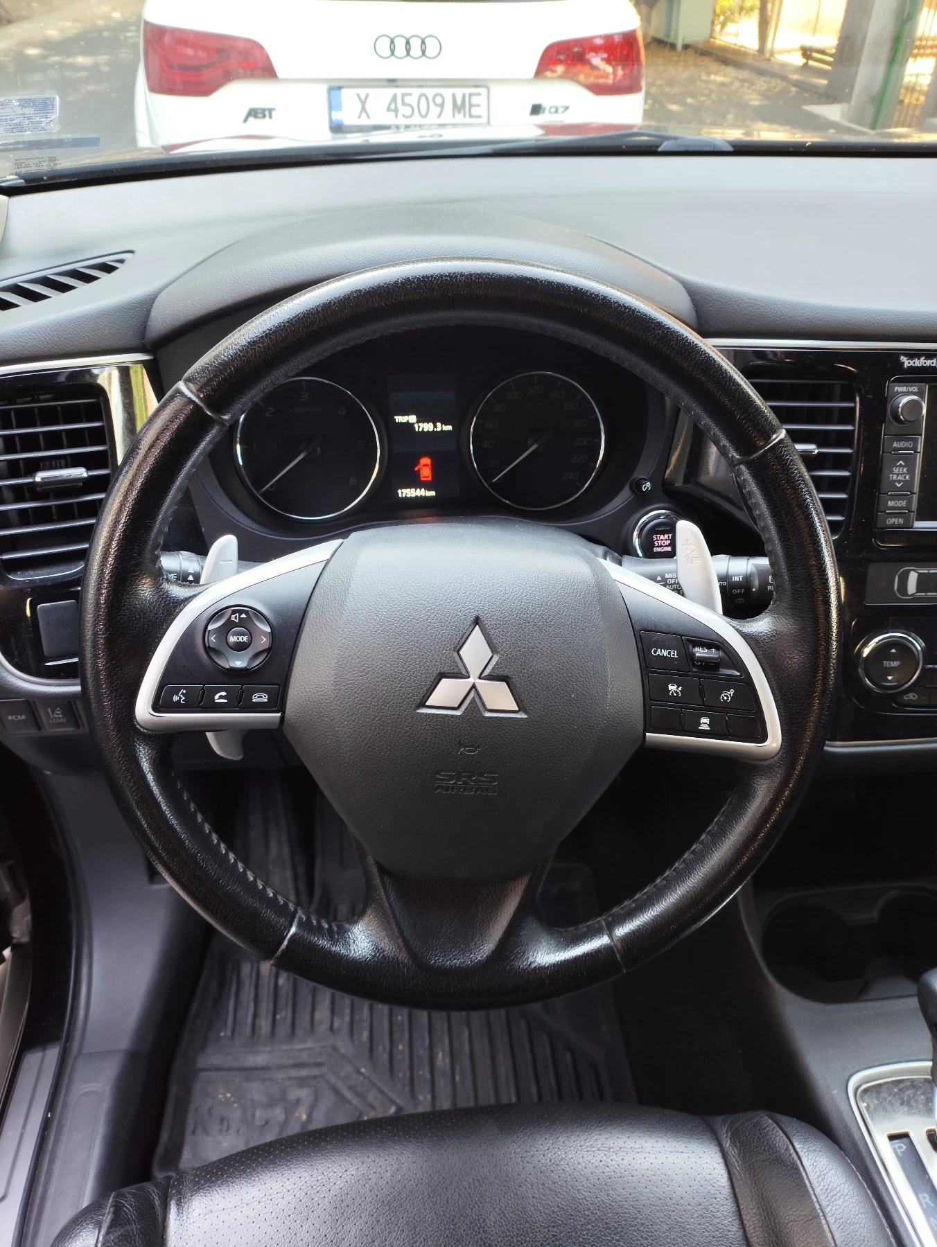 Mitsubishi Outlander 2.2 DI-D, снимка 10 - Автомобили и джипове - 55179201