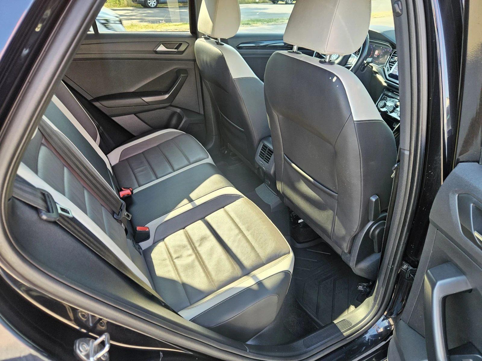 VW T-Roc 2.0 tdi  190 k.c., снимка 11 - Автомобили и джипове - 55388164