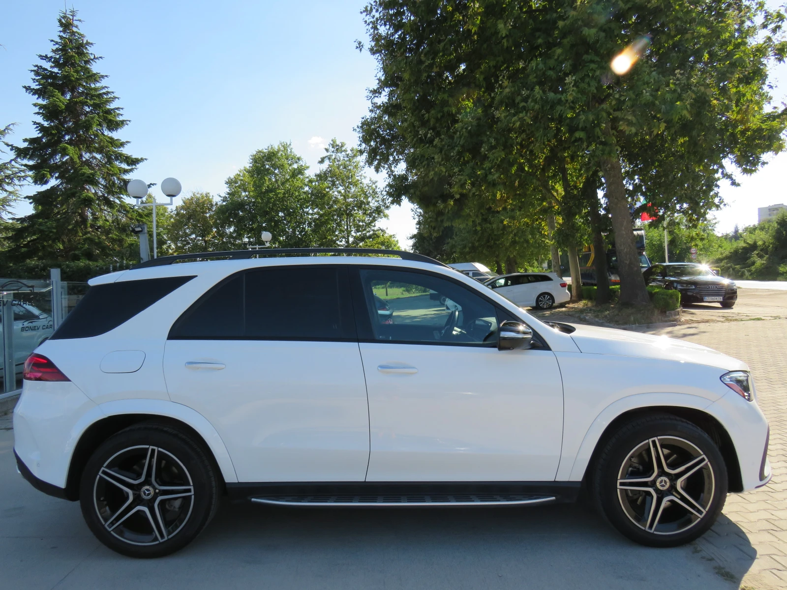 Mercedes-Benz GLE * HYBRID AMG PACK PANO KEYLESS NAVI 9G 4-MATIC* , снимка 4 - Автомобили и джипове - 55570909