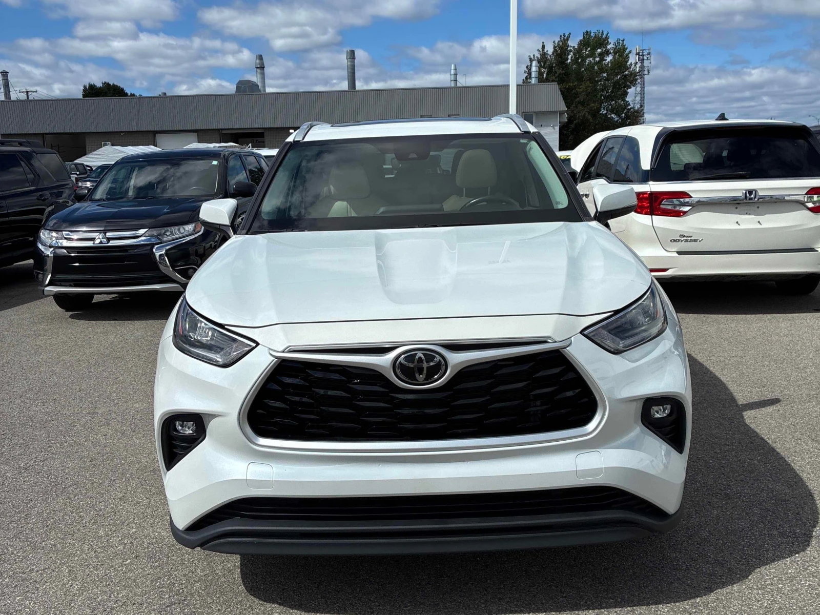 Toyota Highlander XLE | CARFAX | АВТОФИНАНСИРАНЕ, снимка 2 - Автомобили и джипове - 56076407