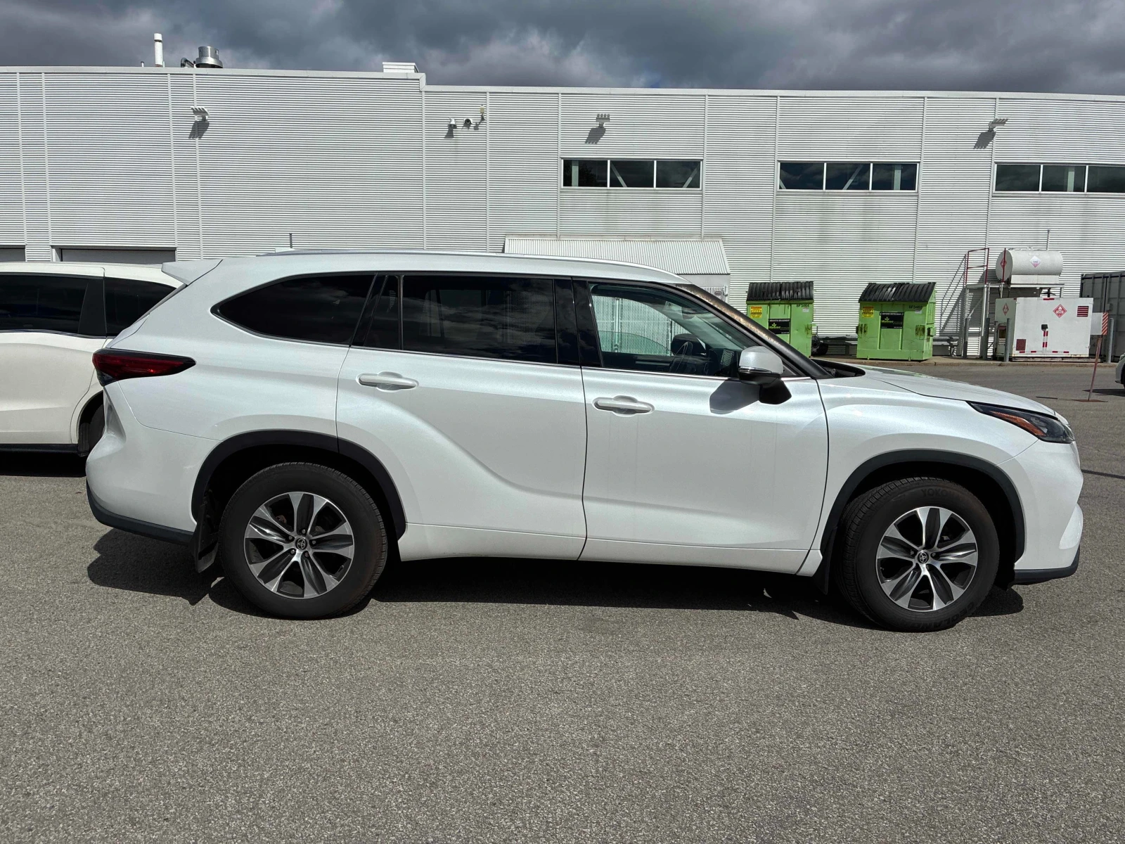 Toyota Highlander XLE | CARFAX | АВТОФИНАНСИРАНЕ, снимка 4 - Автомобили и джипове - 56076407