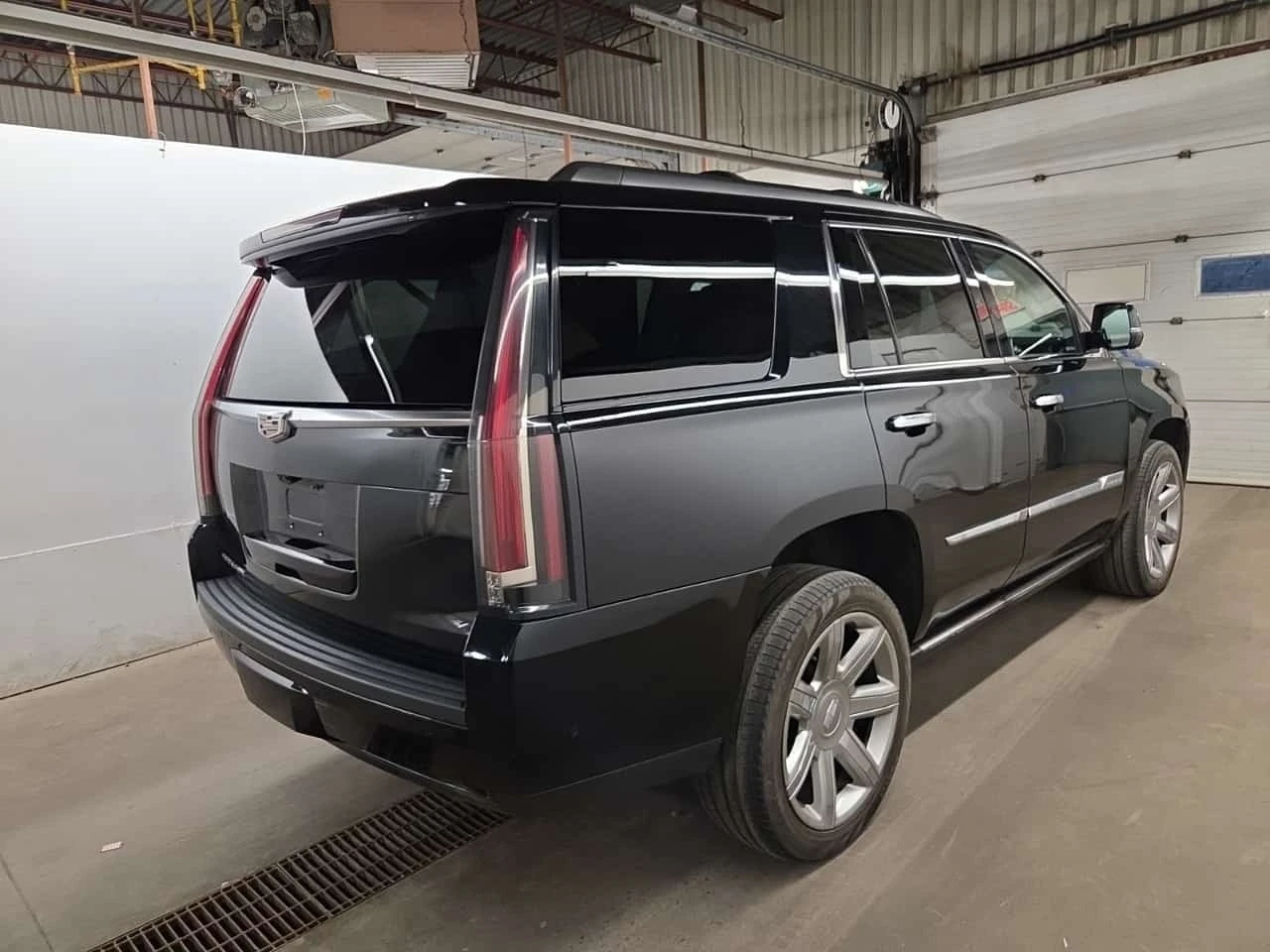 Cadillac Escalade * PREMIUM LUXURY * CARFAX* ПОДГРЕВ* ОБДУХВАНЕ* , снимка 3 - Автомобили и джипове - 56182252