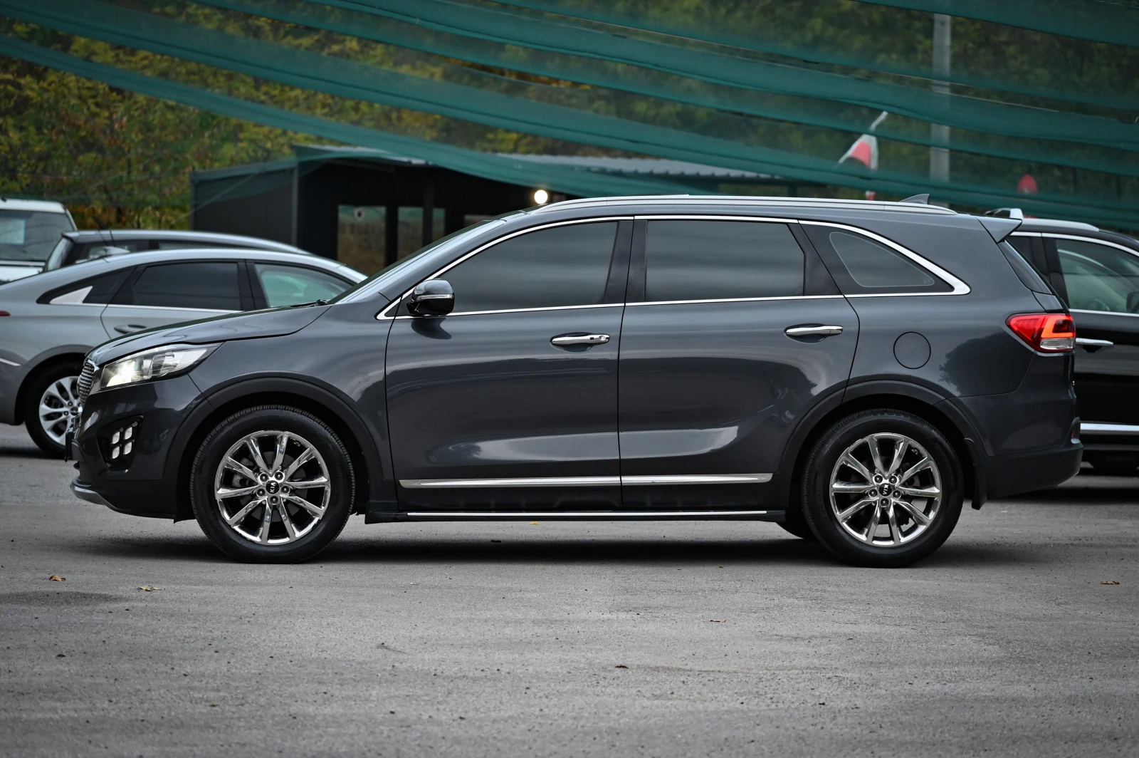 Kia Sorento 2.2CRDI / 4x4 / NOBLESSE !!!, снимка 2 - Автомобили и джипове - 56721355