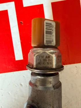 03L130089A Горивна рейка с датчици  VW AUDI SEAT SKODA 2.0TDI  03L 130 089 A 057130764H 03L906051, снимка 4