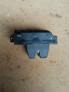 Брава (ключалка) заден капак Пежо 607