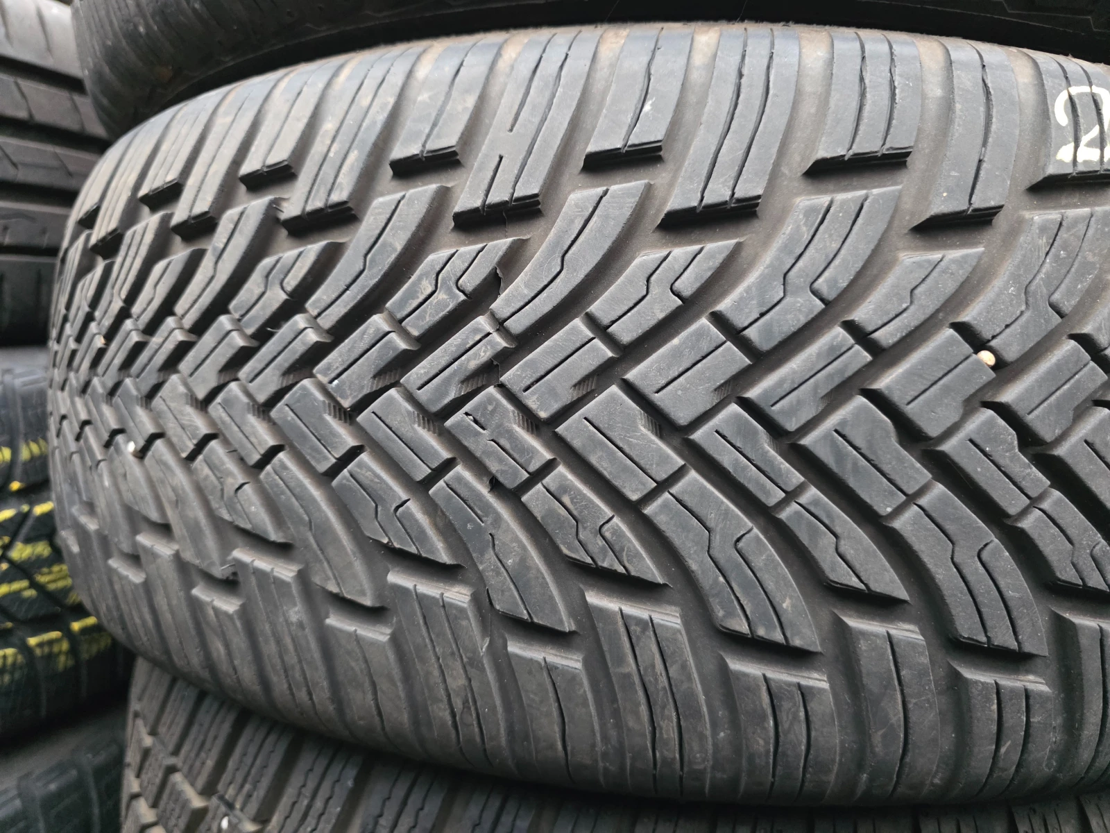Гуми Всесезонни 225/55R17, снимка 4 - Гуми и джанти - 55492072