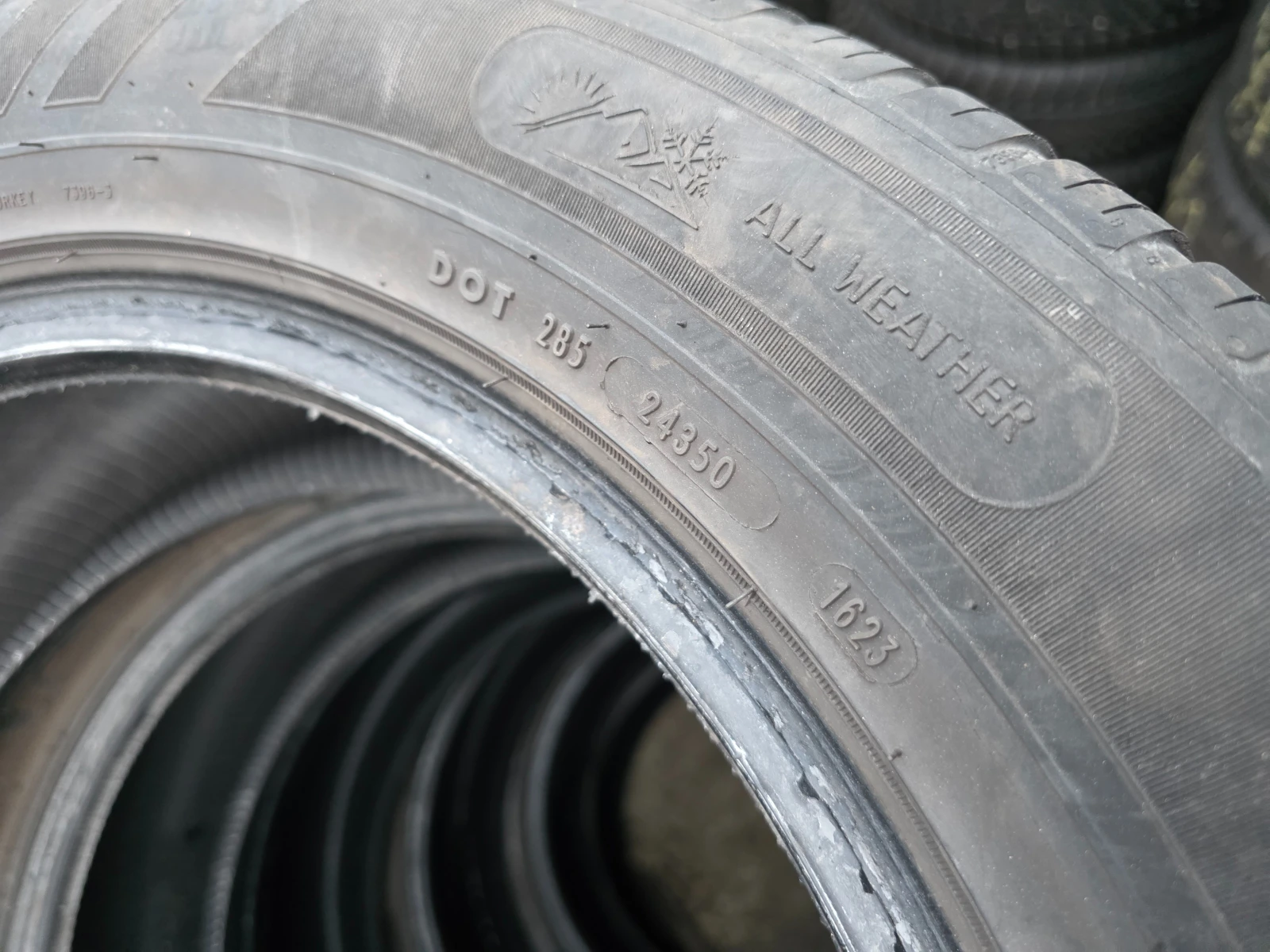 Гуми Всесезонни 225/55R17, снимка 8 - Гуми и джанти - 55492072