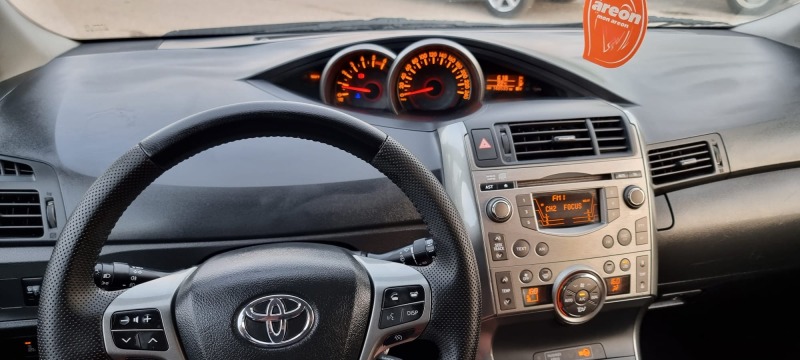 Toyota Verso 2.0 D-4D, снимка 13 - Автомобили и джипове - 41015579