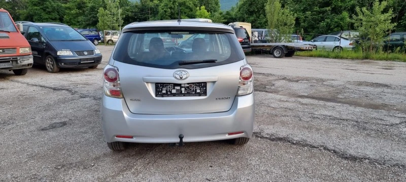 Toyota Verso 2.0 D-4D, снимка 6 - Автомобили и джипове - 41015579