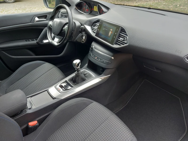 Peugeot 308 1.2 e-THP Active, снимка 10 - Автомобили и джипове - 47509592