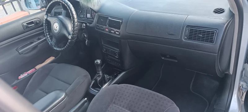 VW Golf, снимка 5 - Автомобили и джипове - 47570605