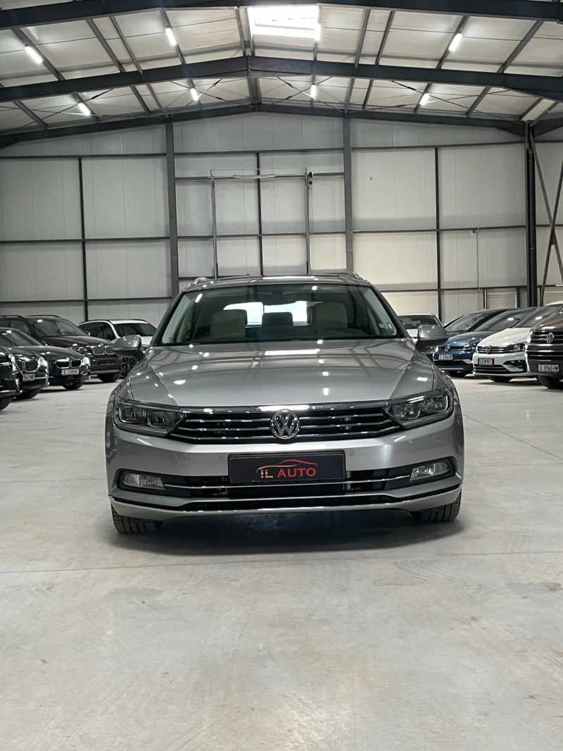 VW Passat B8/190 к.с/4х4/панора/кожа/подгр/Дистр/камера/Лед/, снимка 3 - Автомобили и джипове - 47707628